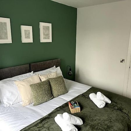 Luxury Oaks Suite, Free Private Parking, 2 Bed 2 Bathroom Apartment, Central Solihull Бирмингем Экстерьер фото
