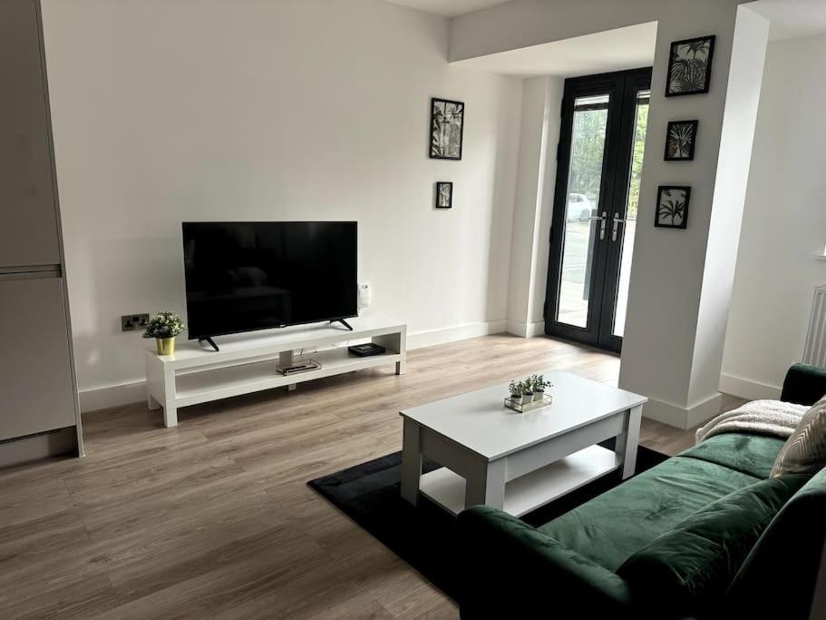 Luxury Oaks Suite, Free Private Parking, 2 Bed 2 Bathroom Apartment, Central Solihull Бирмингем Экстерьер фото