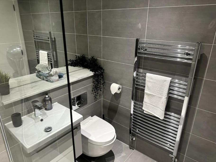 Luxury Oaks Suite, Free Private Parking, 2 Bed 2 Bathroom Apartment, Central Solihull Бирмингем Экстерьер фото