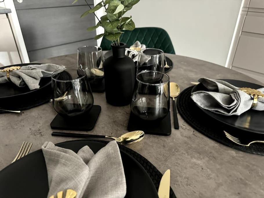 Luxury Oaks Suite, Free Private Parking, 2 Bed 2 Bathroom Apartment, Central Solihull Бирмингем Экстерьер фото
