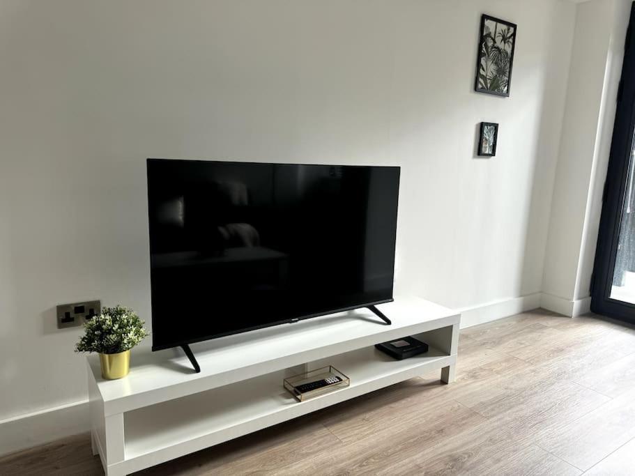 Luxury Oaks Suite, Free Private Parking, 2 Bed 2 Bathroom Apartment, Central Solihull Бирмингем Экстерьер фото