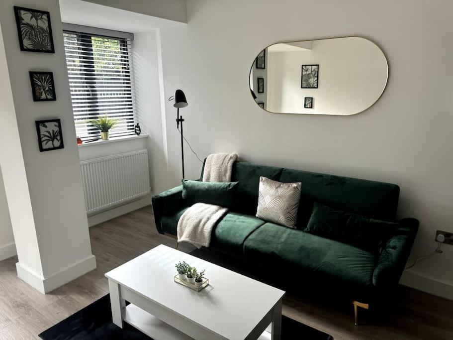 Luxury Oaks Suite, Free Private Parking, 2 Bed 2 Bathroom Apartment, Central Solihull Бирмингем Экстерьер фото