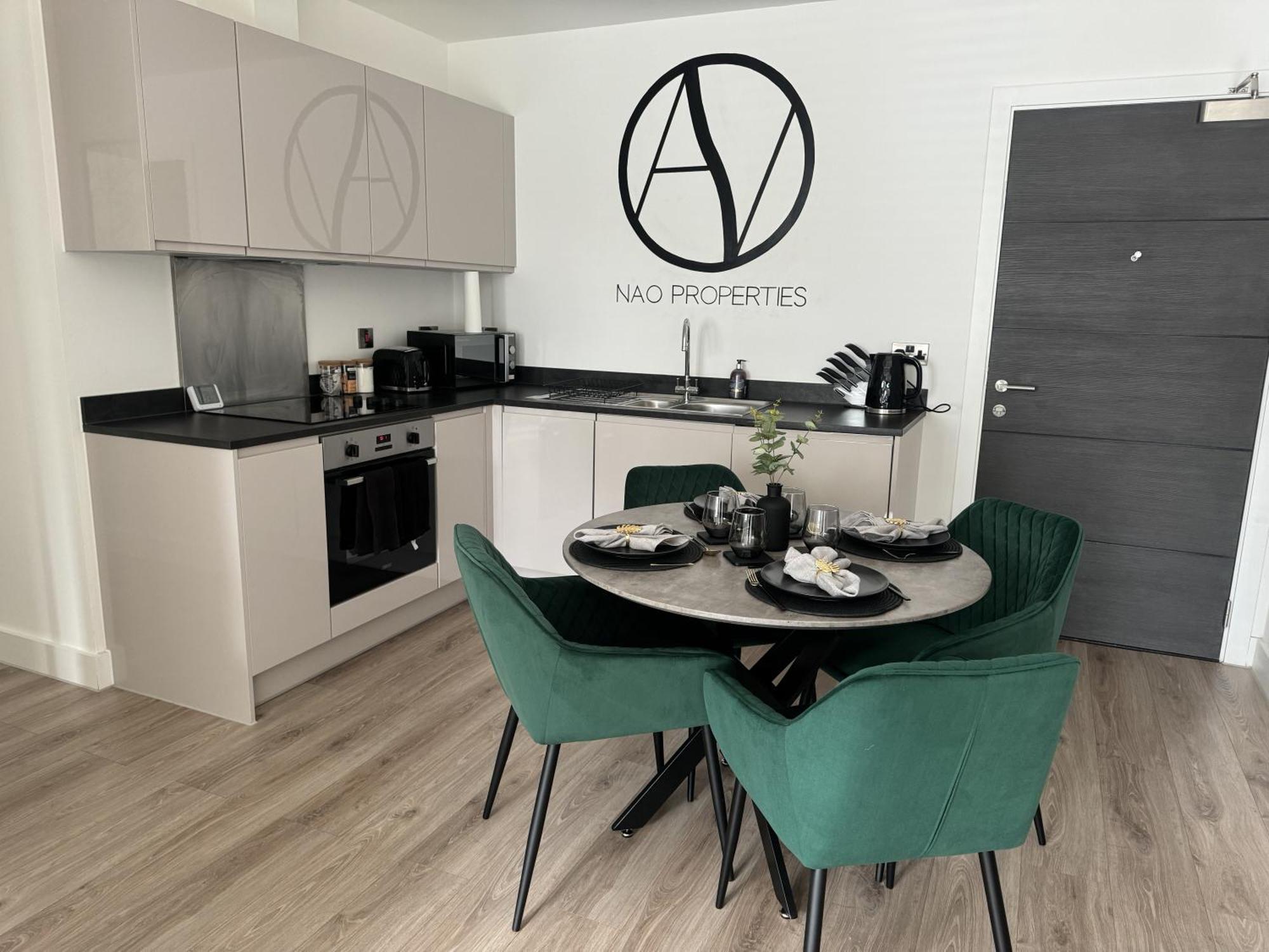 Luxury Oaks Suite, Free Private Parking, 2 Bed 2 Bathroom Apartment, Central Solihull Бирмингем Экстерьер фото